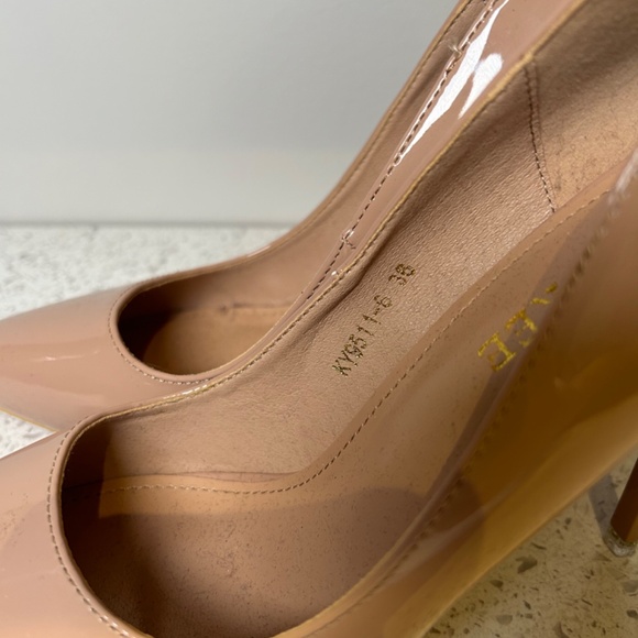 New Nude Pointed Toe Heels - Picture 3 of 5